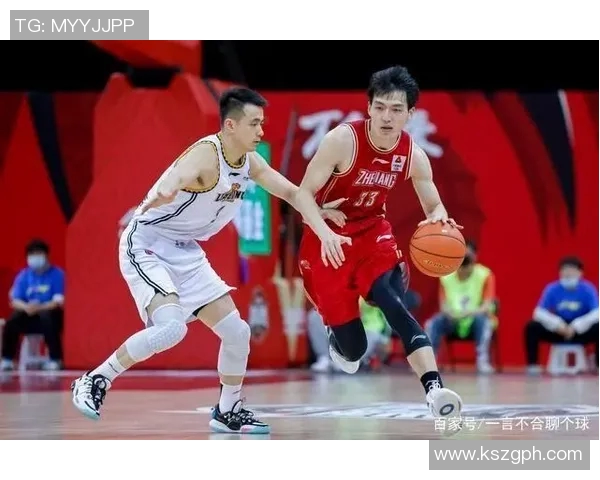 武汉篮球队与重庆篮球队赛后复盘分析两队状态及表现对比